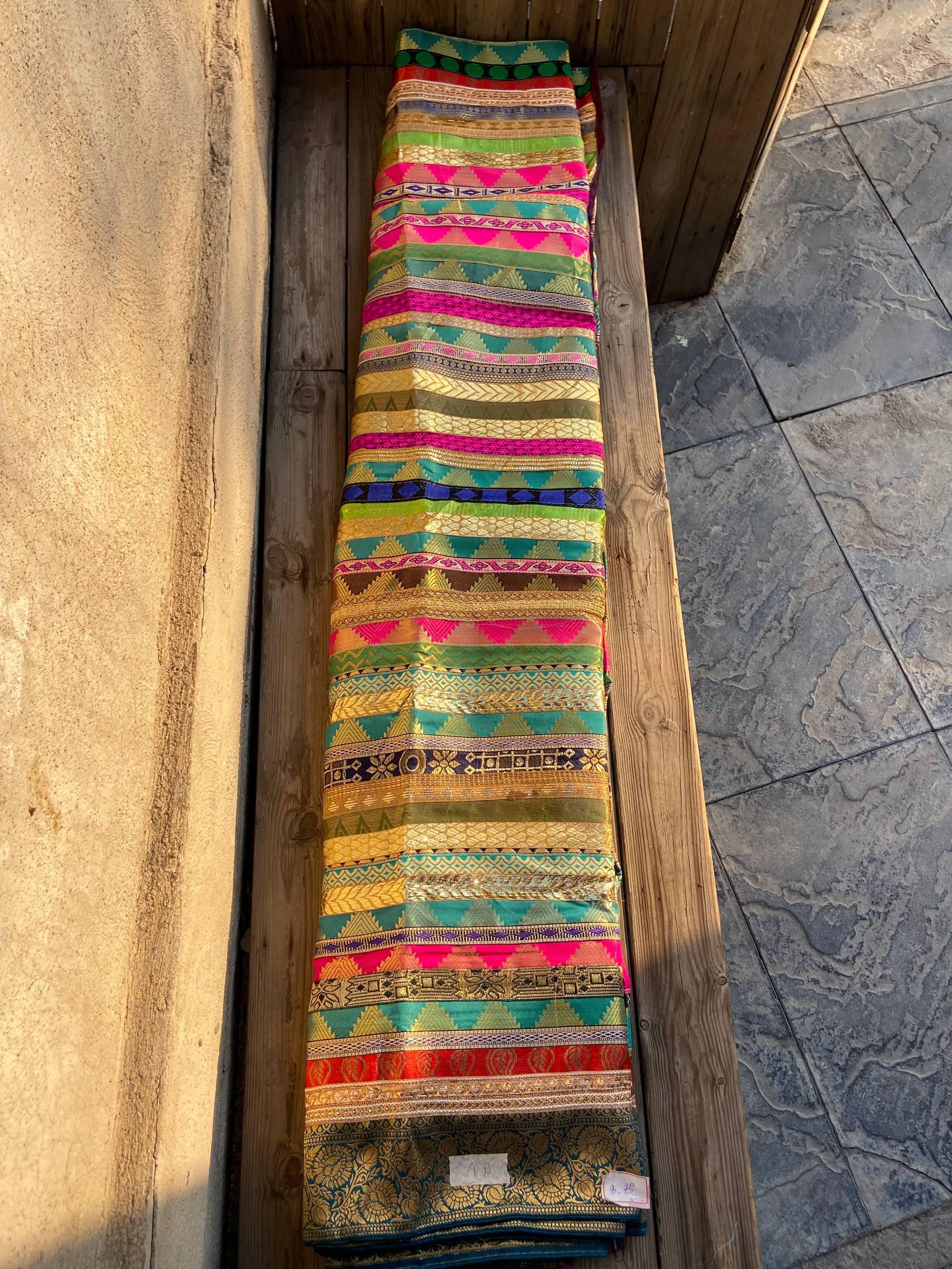 پارچه نواردوزی زربافت هندی عرض 150 سانت کد 8